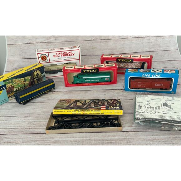 7pc Lot HO Scale Train Cars, Church, Bridge SEE DESCRIPTION! Athearn Tyco Bachma - Picture 1 of 9